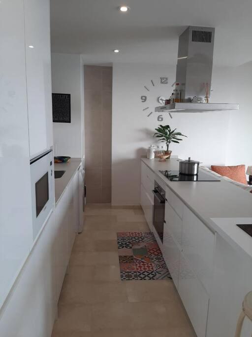 Top-Floor Beachfront Apartment With Parking, Pool, & Spacious Sea-View Balcony Villajoyosa  Exterior foto