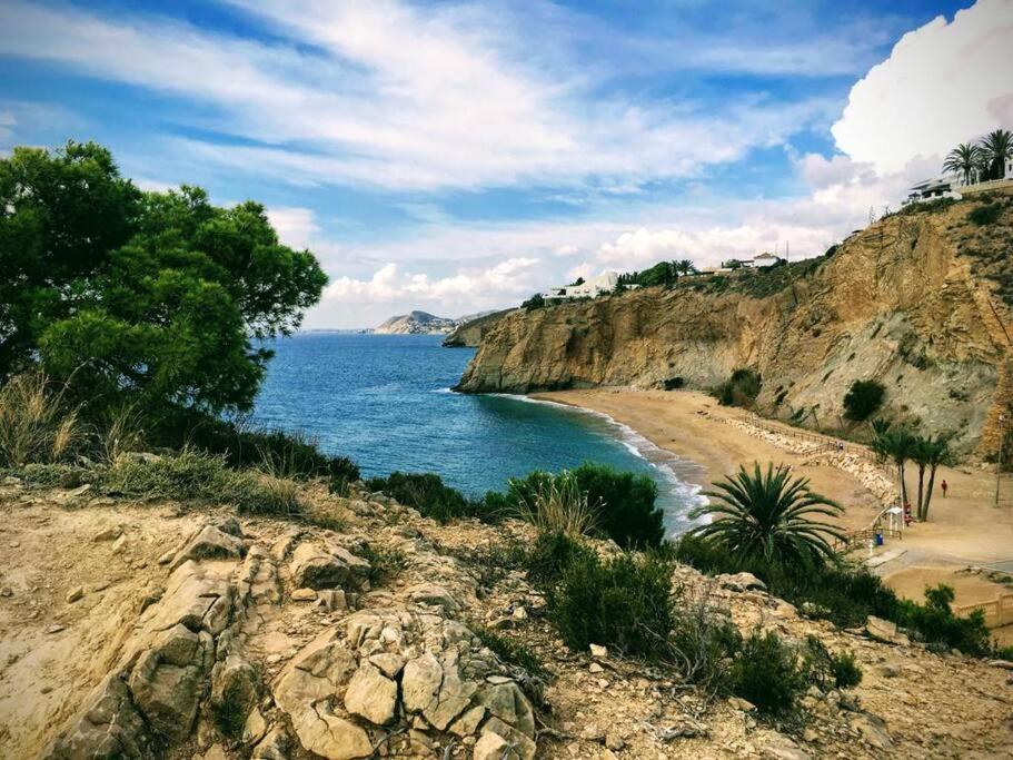 Top-Floor Beachfront Apartment With Parking, Pool, & Spacious Sea-View Balcony Villajoyosa  Exterior foto