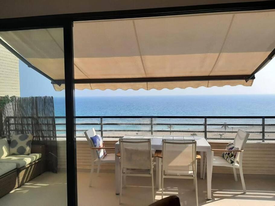 Top-Floor Beachfront Apartment With Parking, Pool, & Spacious Sea-View Balcony Villajoyosa  Exterior foto